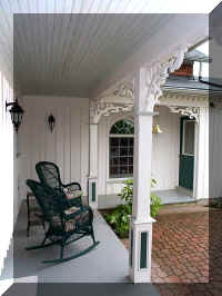 Porch - Outside Sun Room.jpg (62652 bytes)